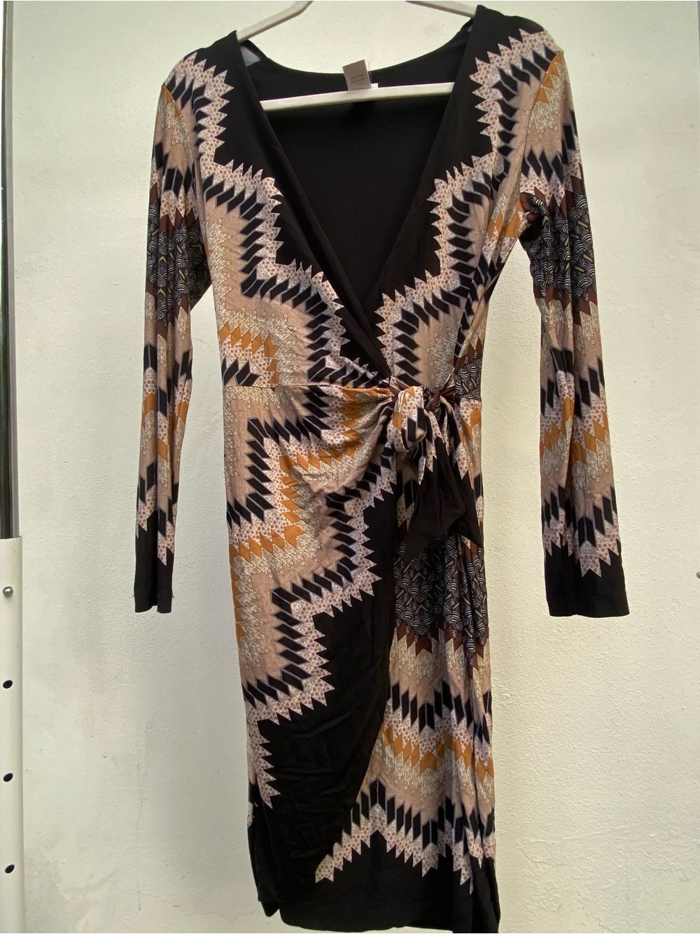 Y2K Caché Black Orange & Tan Chevron Geometric Print Faux Wrap Dress Size Small